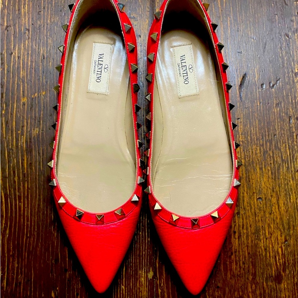 VALENTINO GARAVANI STUDDED FLATS RED CHRISTMAS SHOES